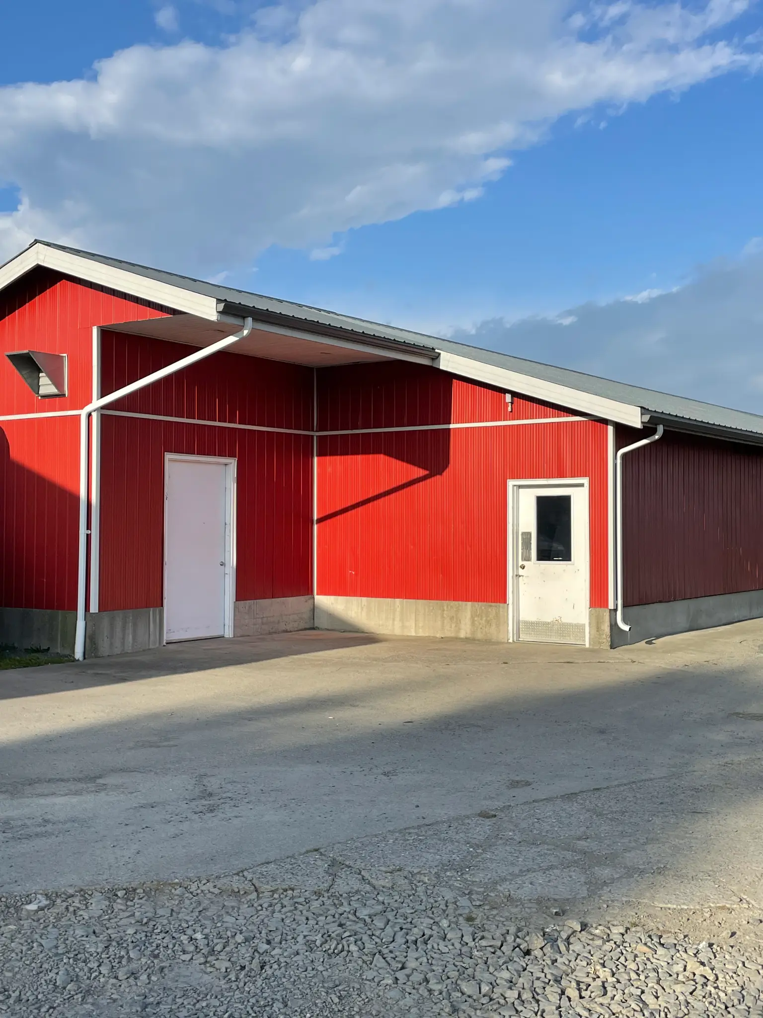 Seamless aluminum gutter close-up
